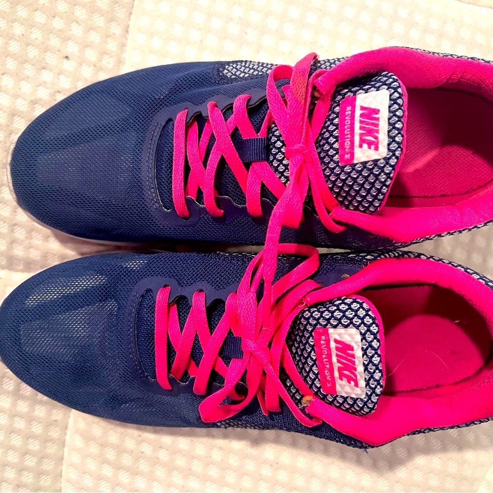 Dark blue and hot pink Nike tennis shoes. Size 10. Very lightly worn.